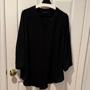 41 Hawthorn Black flowy blouse